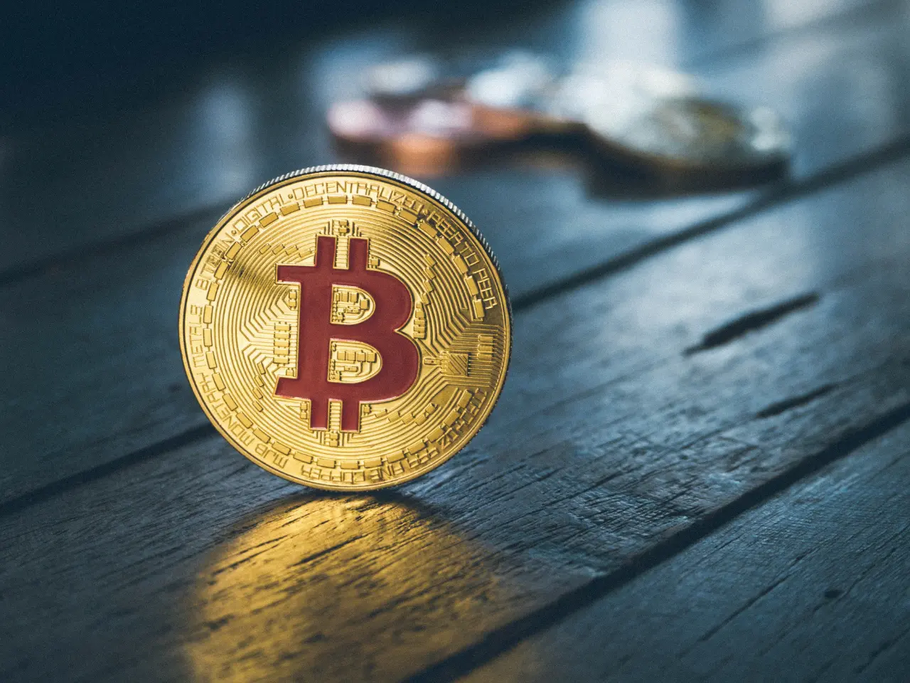 Halving bitcoina – zdjęcie złotej monety bitcoin