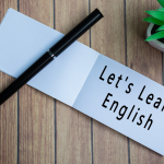 szybka nauka języka angielskiego - kartka z napisem letr learn english